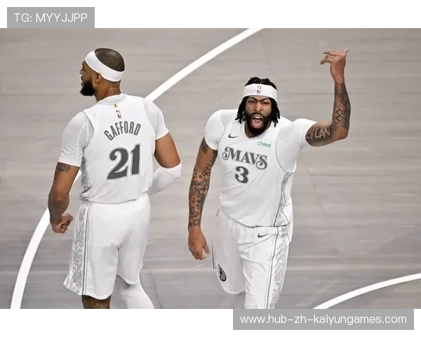 交易传闻爆表：克莱换浓眉？勇士和独行侠暗战